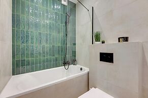 Doki Living - Foodhall & Parking by Downtown Apartments