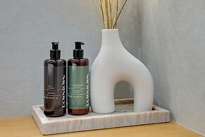 Doki Living - Foodhall & Parking by Downtown Apartments