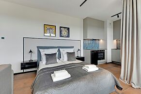 Doki Living - Foodhall & Parking by Downtown Apartments