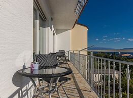 Spacious Novi Vinodolski Apartments With Terrace and Shared Pool