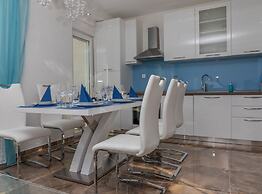 Spacious Novi Vinodolski Apartments With Terrace and Shared Pool