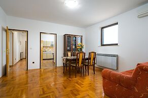 Graceful Apartment With Barbecue Area