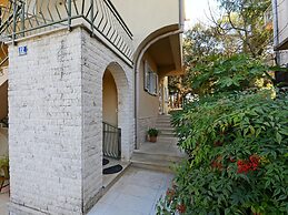 Graceful Apartment in Nature