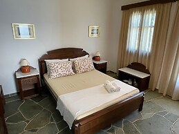 Mirsini Apartments in Sifnos