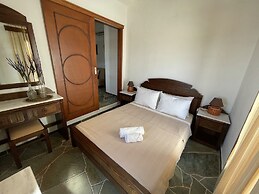 Mirsini Apartments in Sifnos