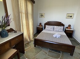 Mirsini Apartments in Sifnos