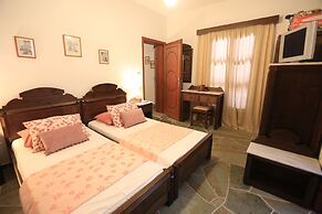 Mirsini Apartments in Sifnos