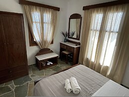 Mirsini Apartments in Sifnos