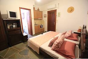 Mirsini Apartments in Sifnos