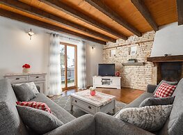 Spacious Villa With Garden