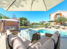 Spacious Villa With Garden