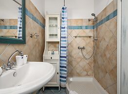 Spacious Villa With Garden