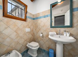 Spacious Villa With Garden