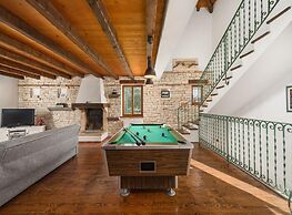 Spacious Villa With Garden