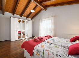 Spacious Villa With Garden