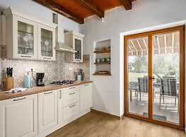 Spacious Villa With Garden