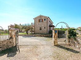 Spacious Villa With Garden