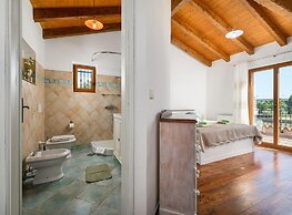 Spacious Villa With Garden