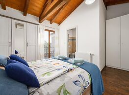 Spacious Villa With Garden