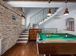 Spacious Villa With Garden