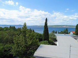 Shimmering Sea Apartment With Sea View and Balcony