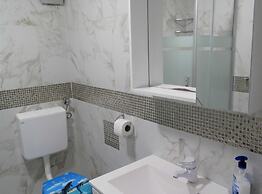 Selce Shorefront Apartment With Balcony and Sea View