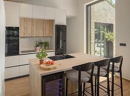 Luxury Villa With View