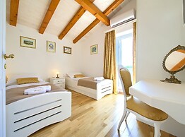 Tranquil Getaway Polje Villa With Pool