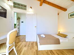 Tranquil Getaway Polje Villa With Pool