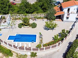 Tranquil Getaway Polje Villa With Pool
