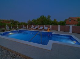 Tranquil Getaway Polje Villa With Pool