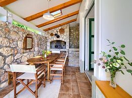 Tranquil Getaway Polje Villa With Pool