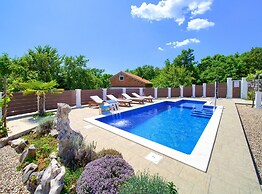 Tranquil Getaway Polje Villa With Pool