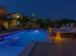 Tranquil Getaway Polje Villa With Pool