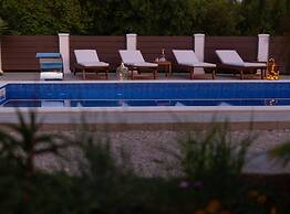 Tranquil Getaway Polje Villa With Pool