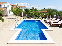 Tranquil Getaway Polje Villa With Pool