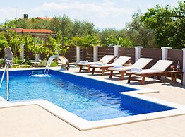 Tranquil Getaway Polje Villa With Pool