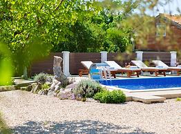 Tranquil Getaway Polje Villa With Pool