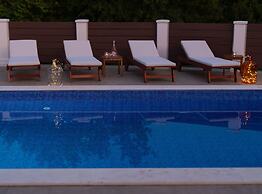 Tranquil Getaway Polje Villa With Pool