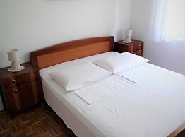 Airy Crikvenica Apartment With Terrace Close to Beach