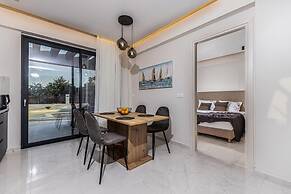 Villa Infinity Ena in Kalamaki