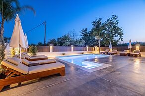 Villa Infinity Ena in Kalamaki