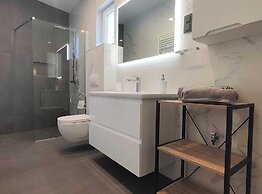 Bright and Spacious Stay With Private Parking in Crikvenica