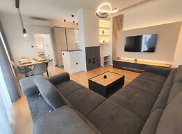 Bright and Spacious Stay With Private Parking in Crikvenica