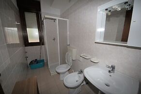 Lovely 3 Room Flat in Rosolina With Shared Pool