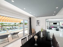 Aesthetic Villa With Private Pool