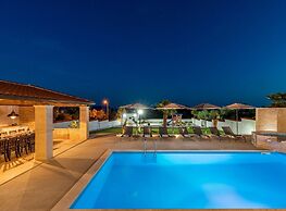 Aesthetic Villa With Private Pool