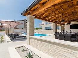Aesthetic Villa With Private Pool
