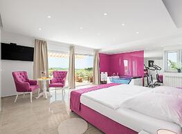 Aesthetic Villa With Private Pool