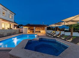 Aesthetic Villa With Private Pool